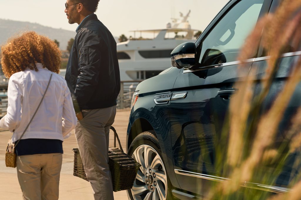 2024 Navigator Exterior Lifestyle Photography
