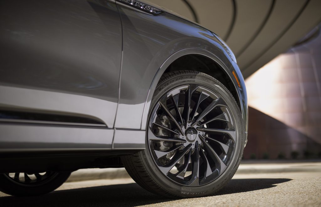 Lincoln 2025 Aviator tire