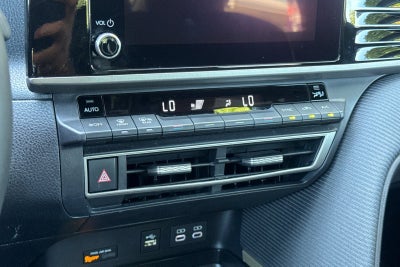 2025 Toyota Camry SE Hybrid