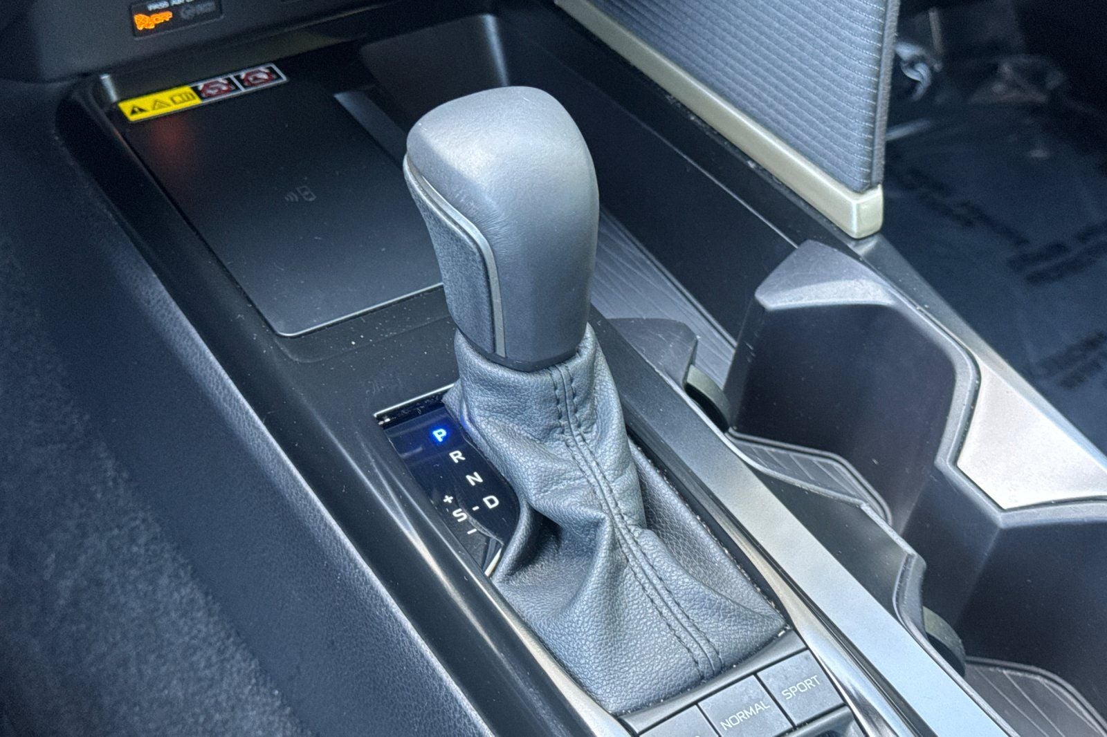 2025 Toyota Camry SE Hybrid