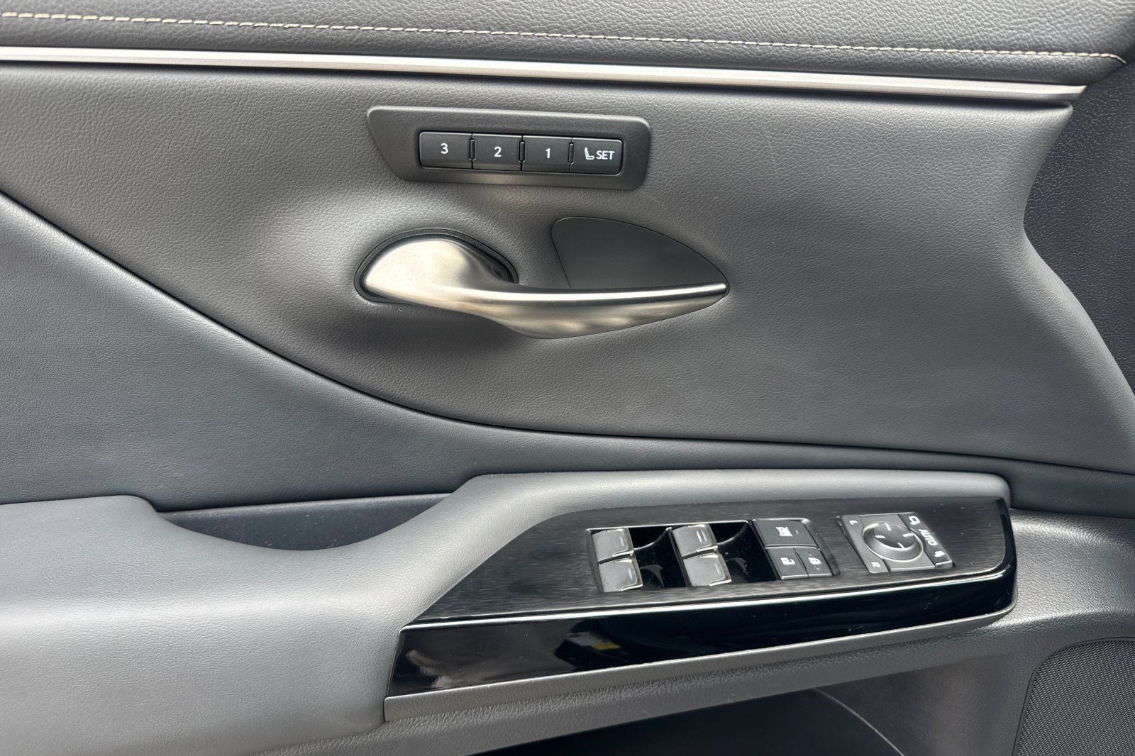 2025 Lexus ES 300h