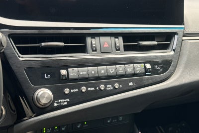 2025 Lexus ES 300h