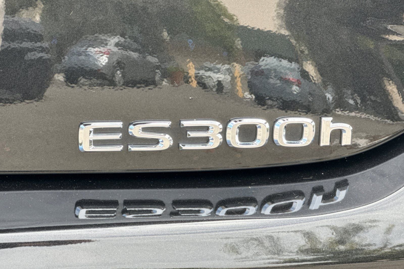 2025 Lexus ES 300h
