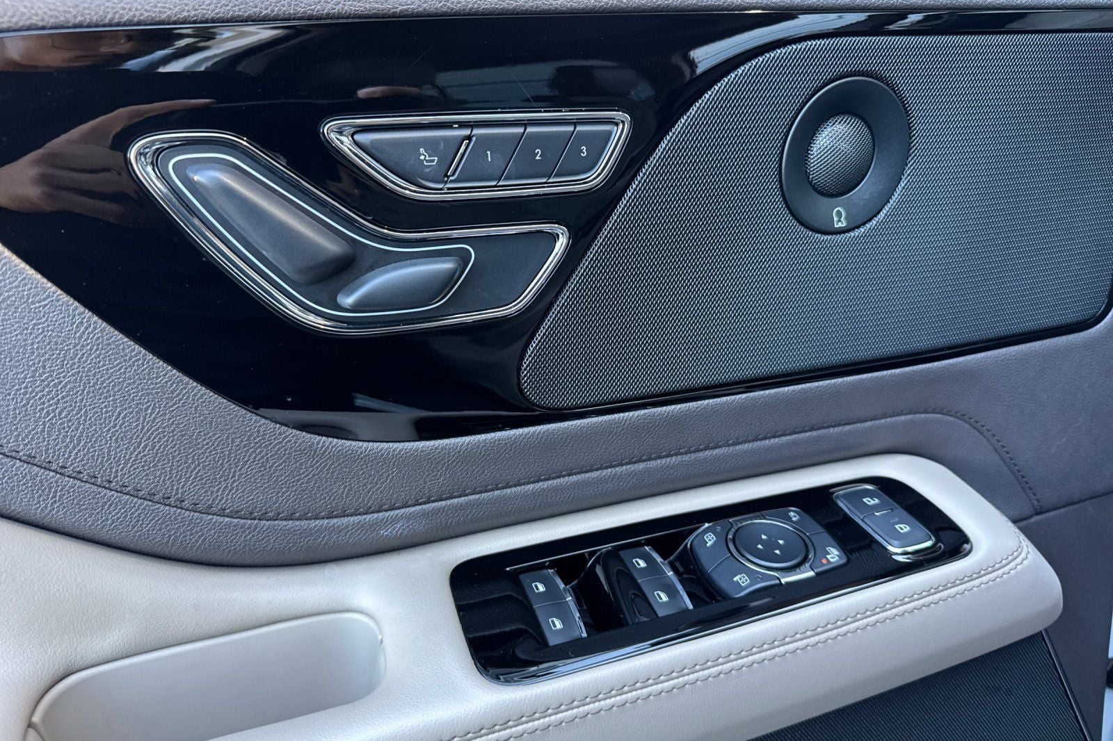 2020 Lincoln Aviator Reserve Equipment Group 201A