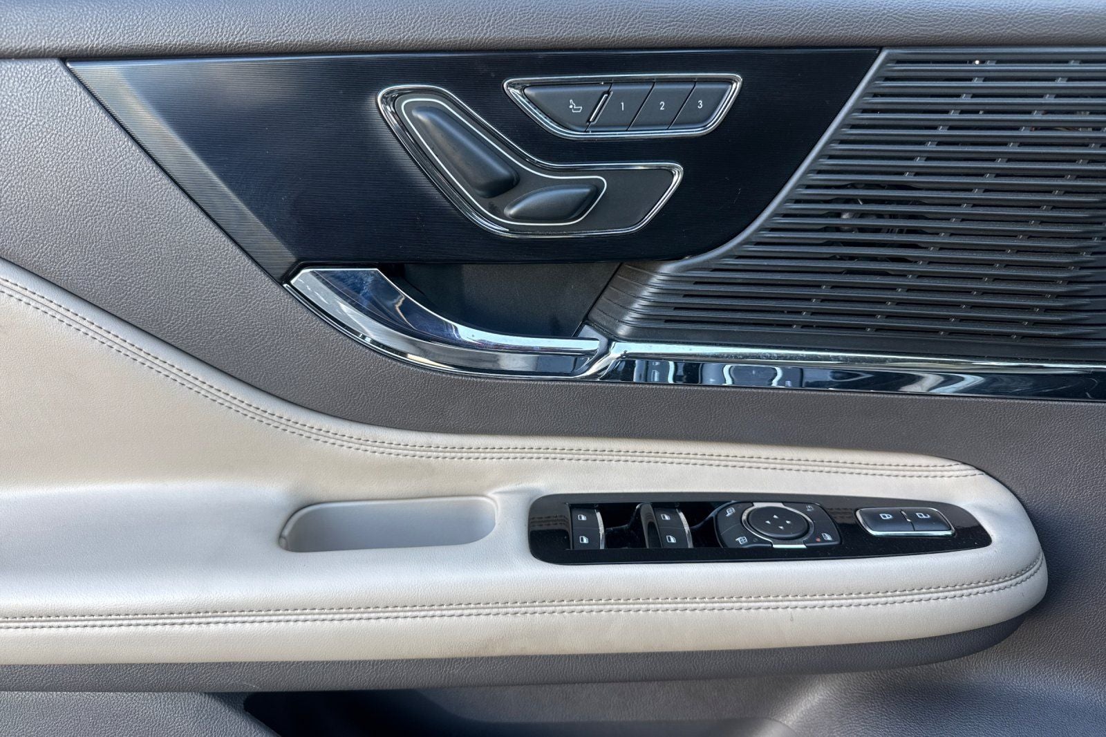 2021 Lincoln Corsair Standard Equipment Group 101A
