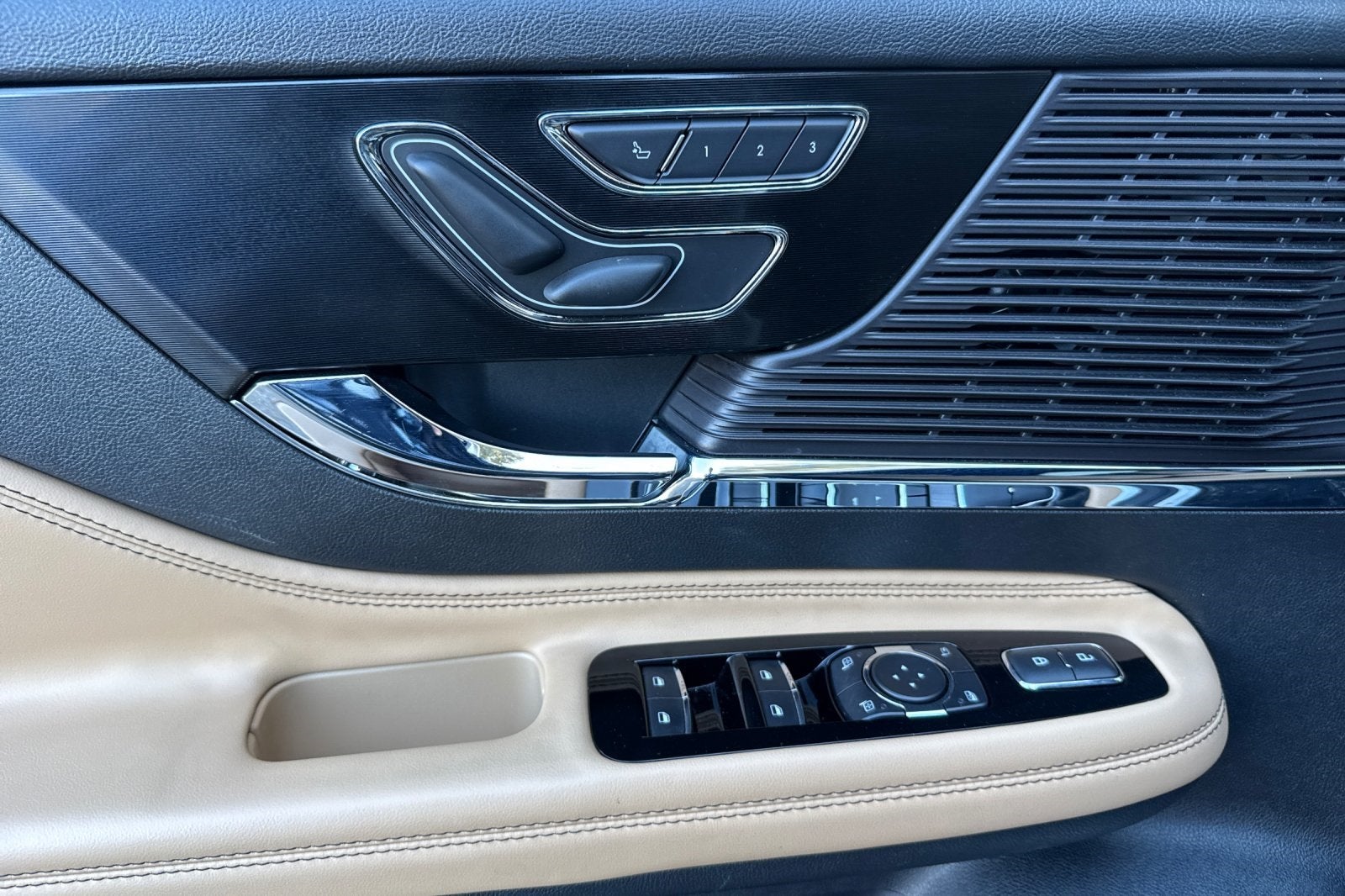 2022 Lincoln Corsair Reserve Equipment Group 201A