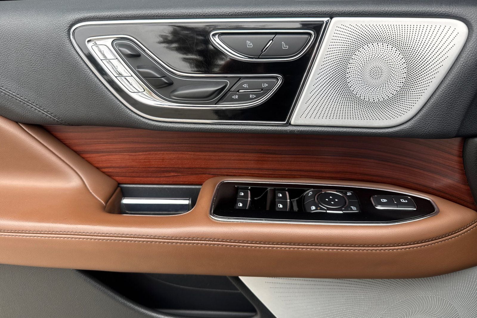 2023 Lincoln Navigator L Reserve Equipment Group 201A Reserve I