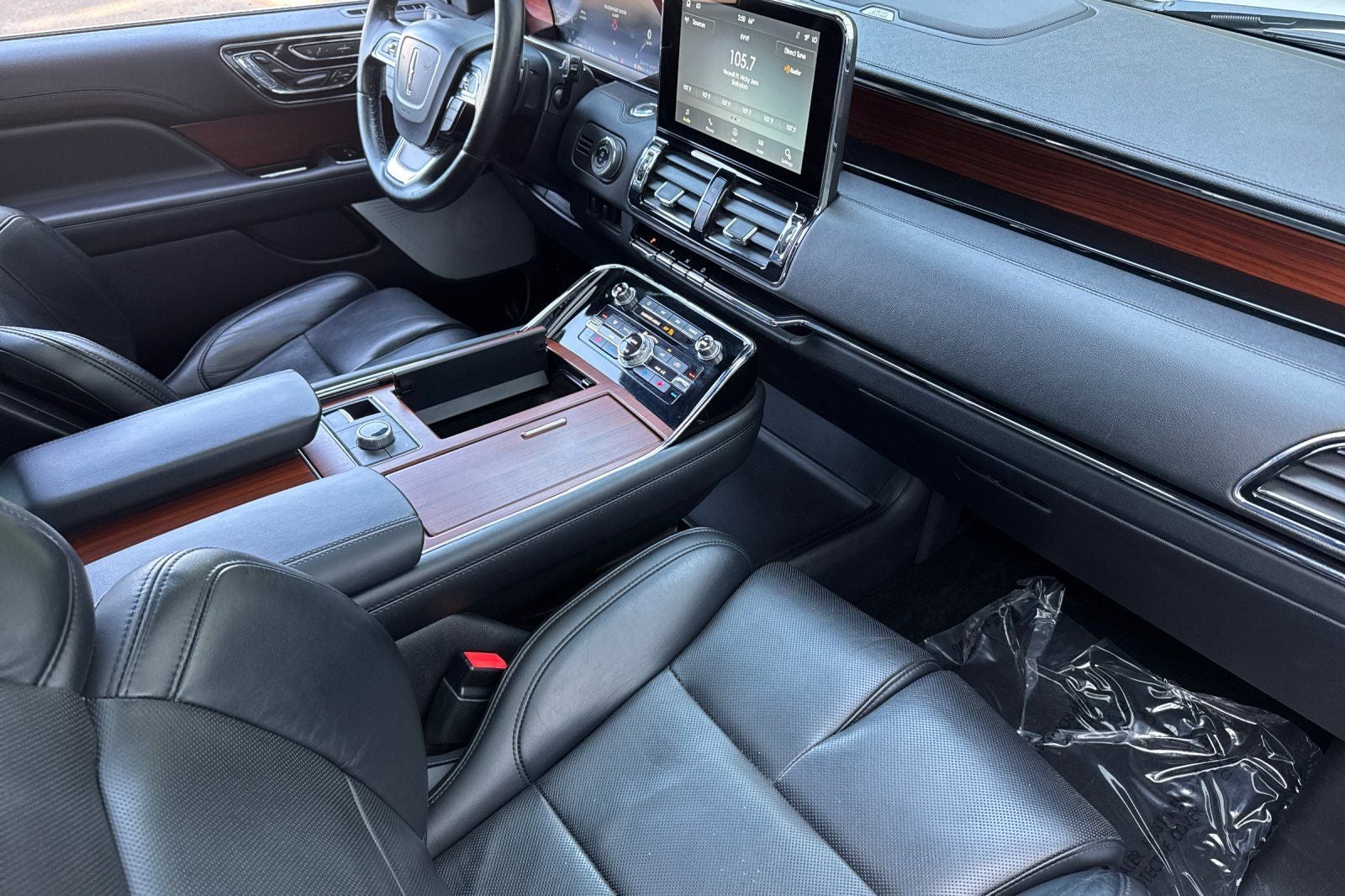 2021 Lincoln Navigator L Reserve Equipment Group 208A Reserve Monochromatic