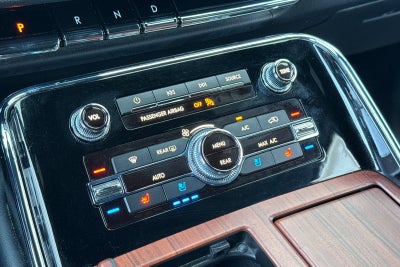 2021 Lincoln Navigator L Reserve Equipment Group 208A Reserve Monochromatic