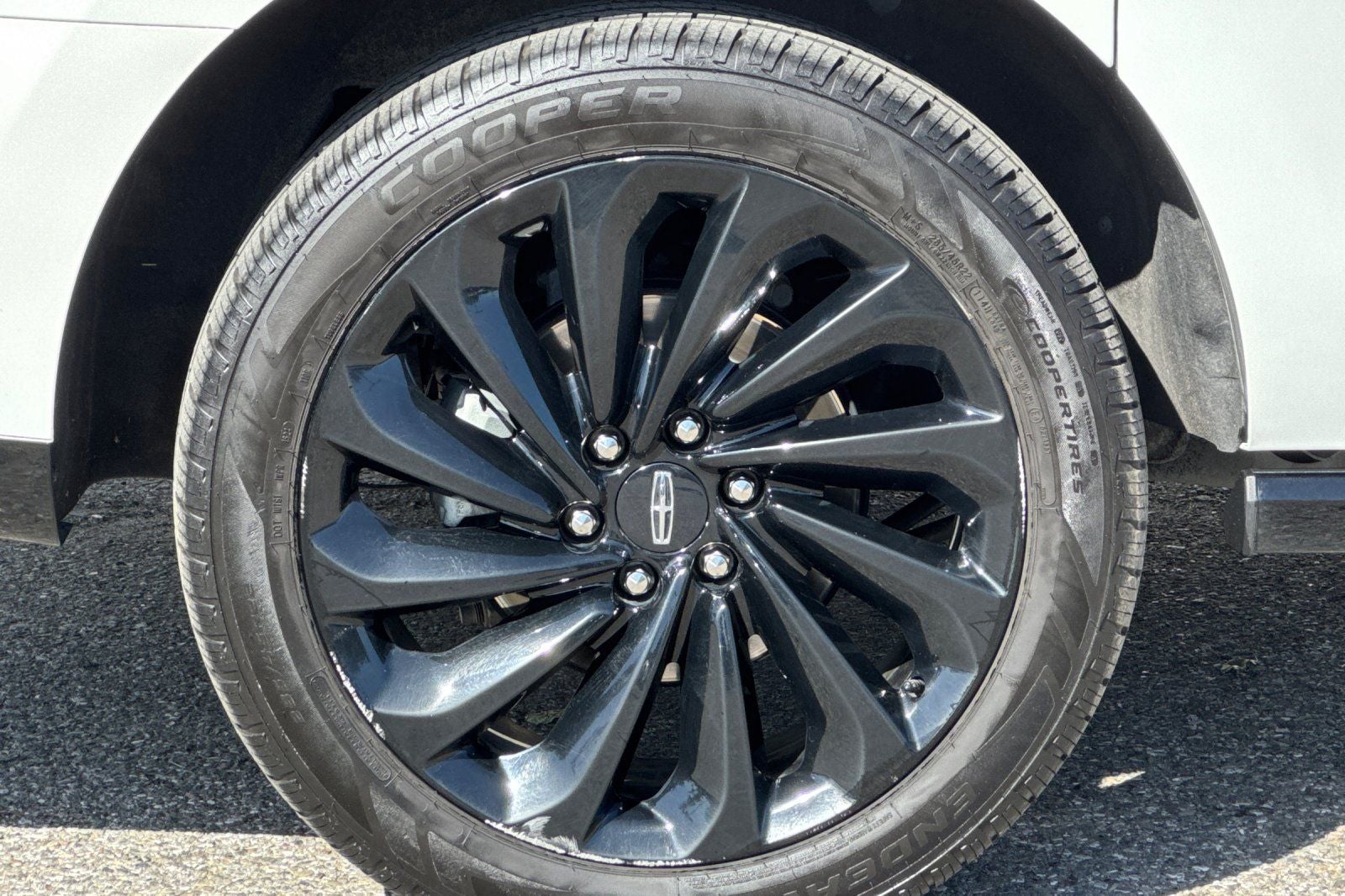 2021 Lincoln Navigator L Reserve Equipment Group 208A Reserve Monochromatic