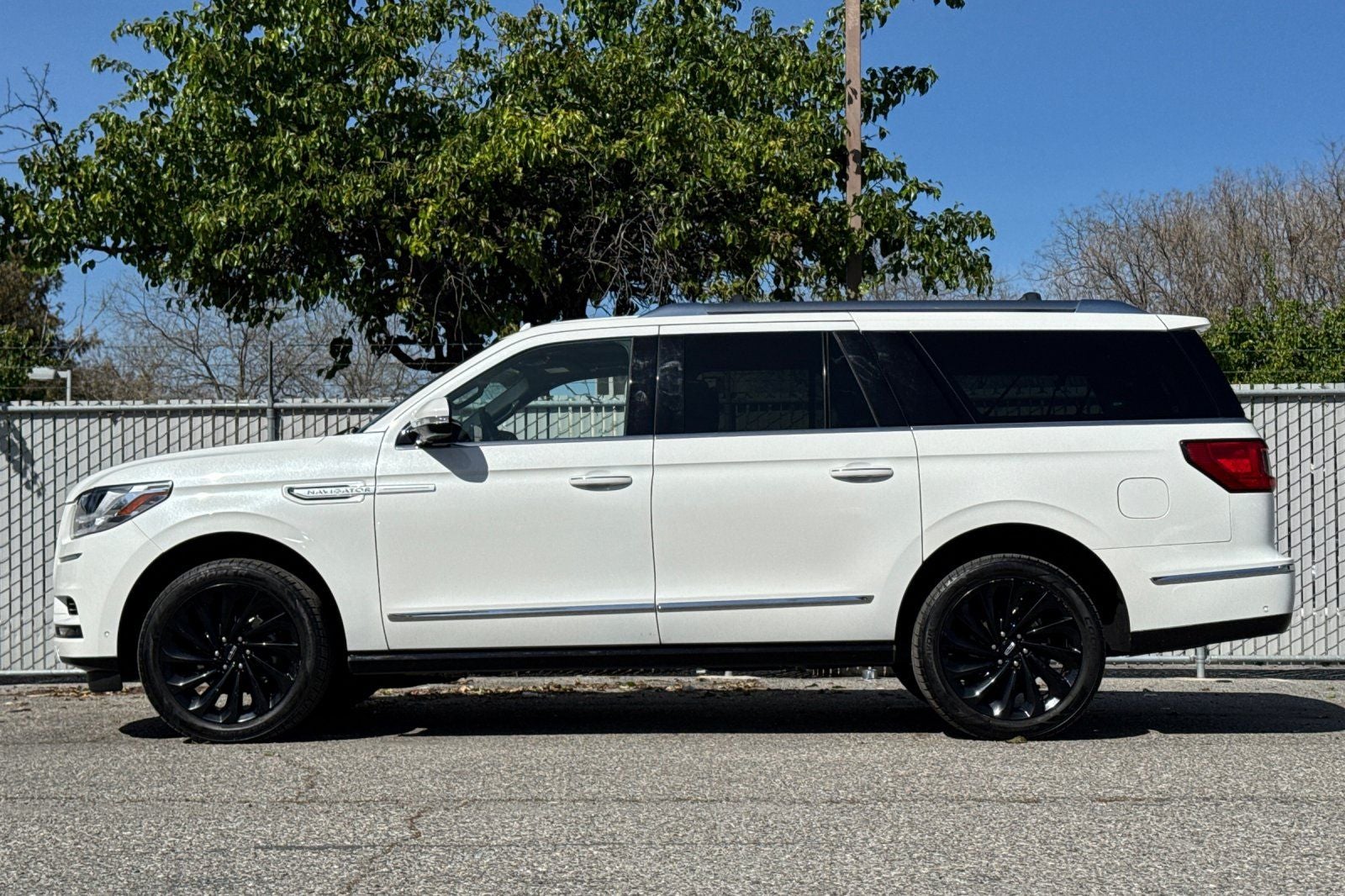 2021 Lincoln Navigator L Reserve Equipment Group 208A Reserve Monochromatic