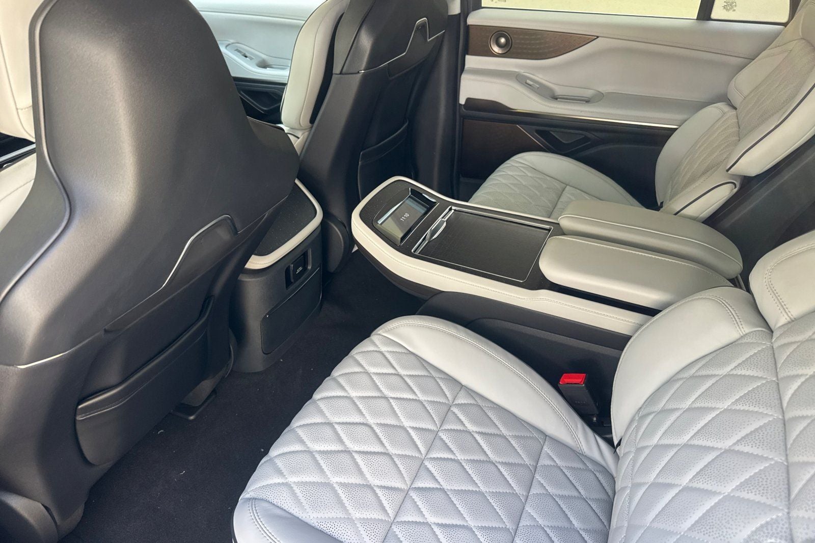 2027 Lincoln Navigator L Black Label