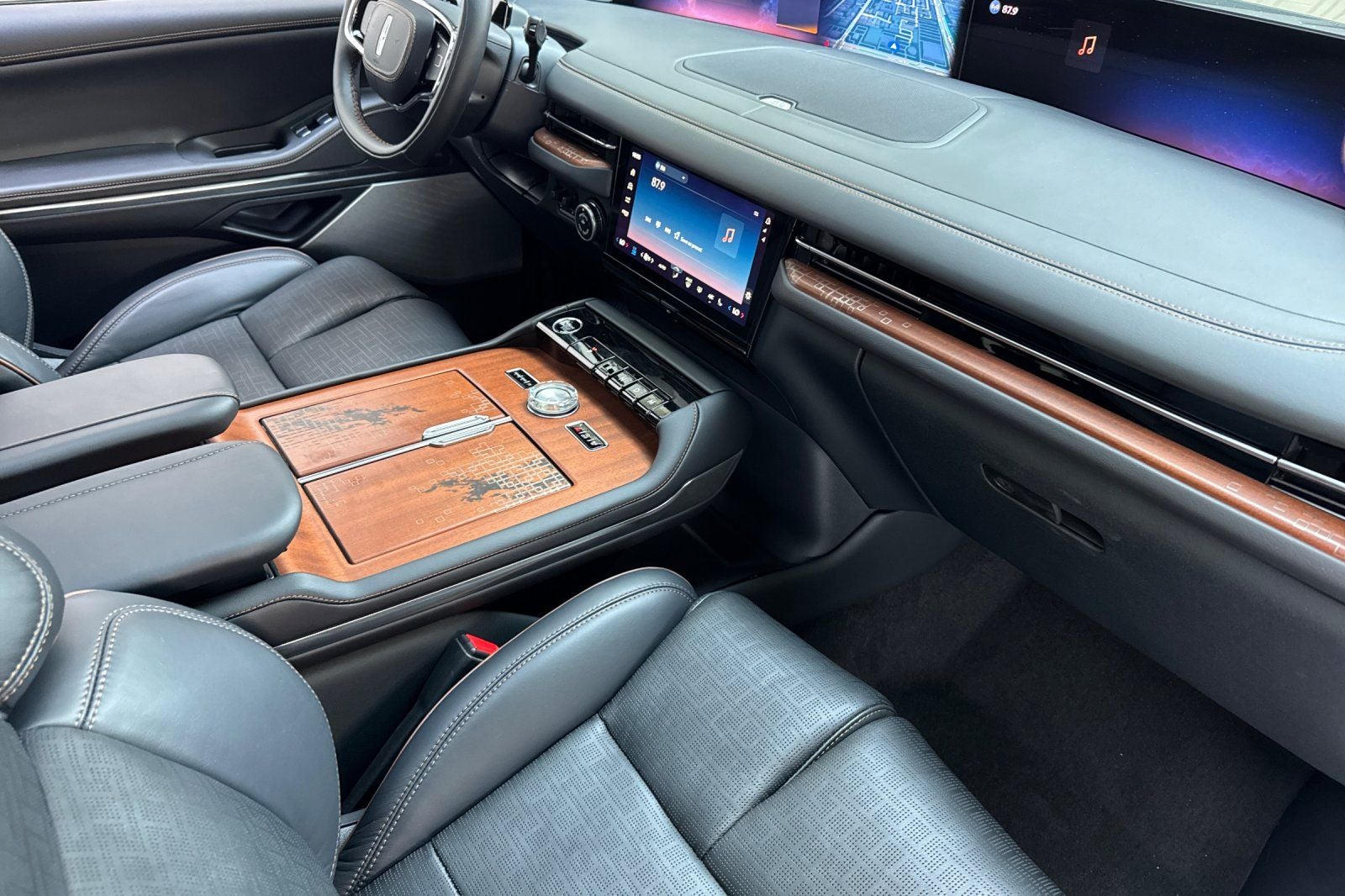 2027 Lincoln Navigator L Black Label