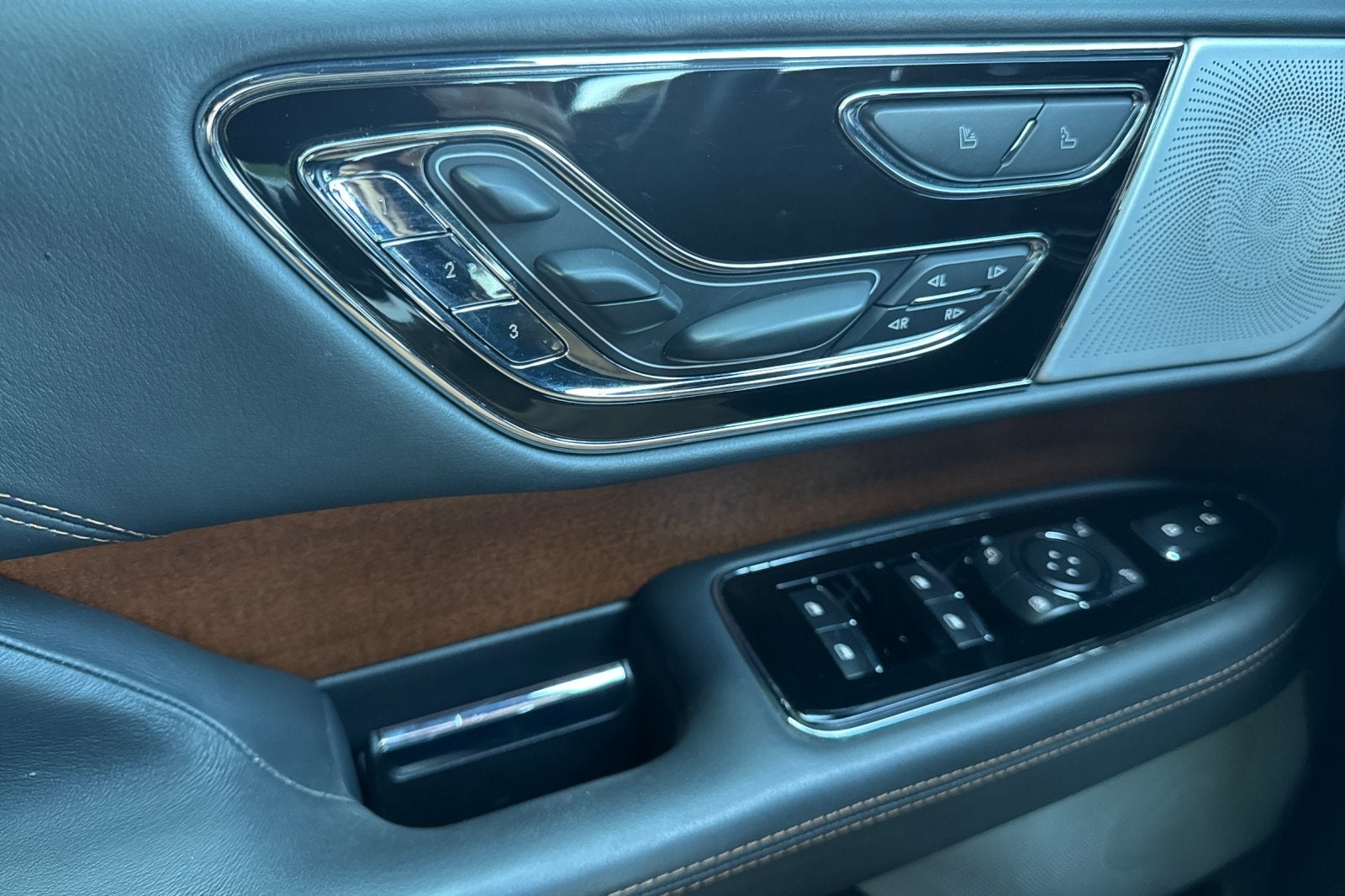 2022 Lincoln Navigator L L Black Label Equipment Group 800A Black Label