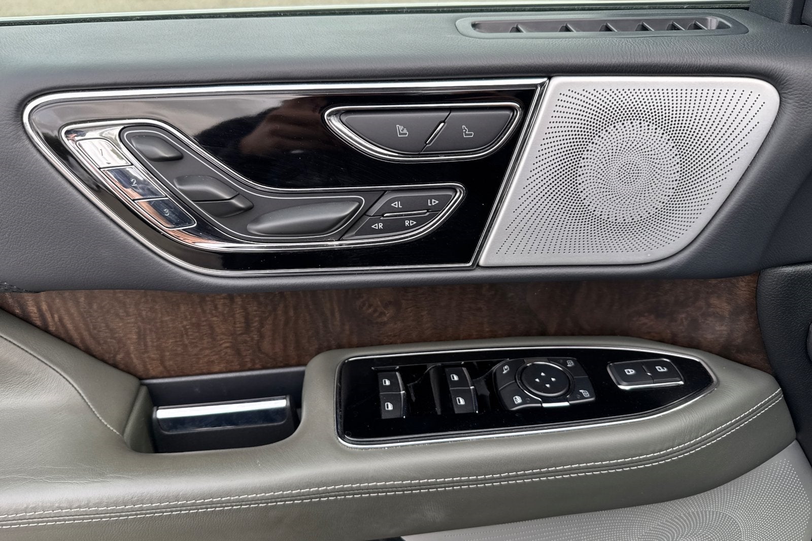 2022 Lincoln Navigator L Black Label