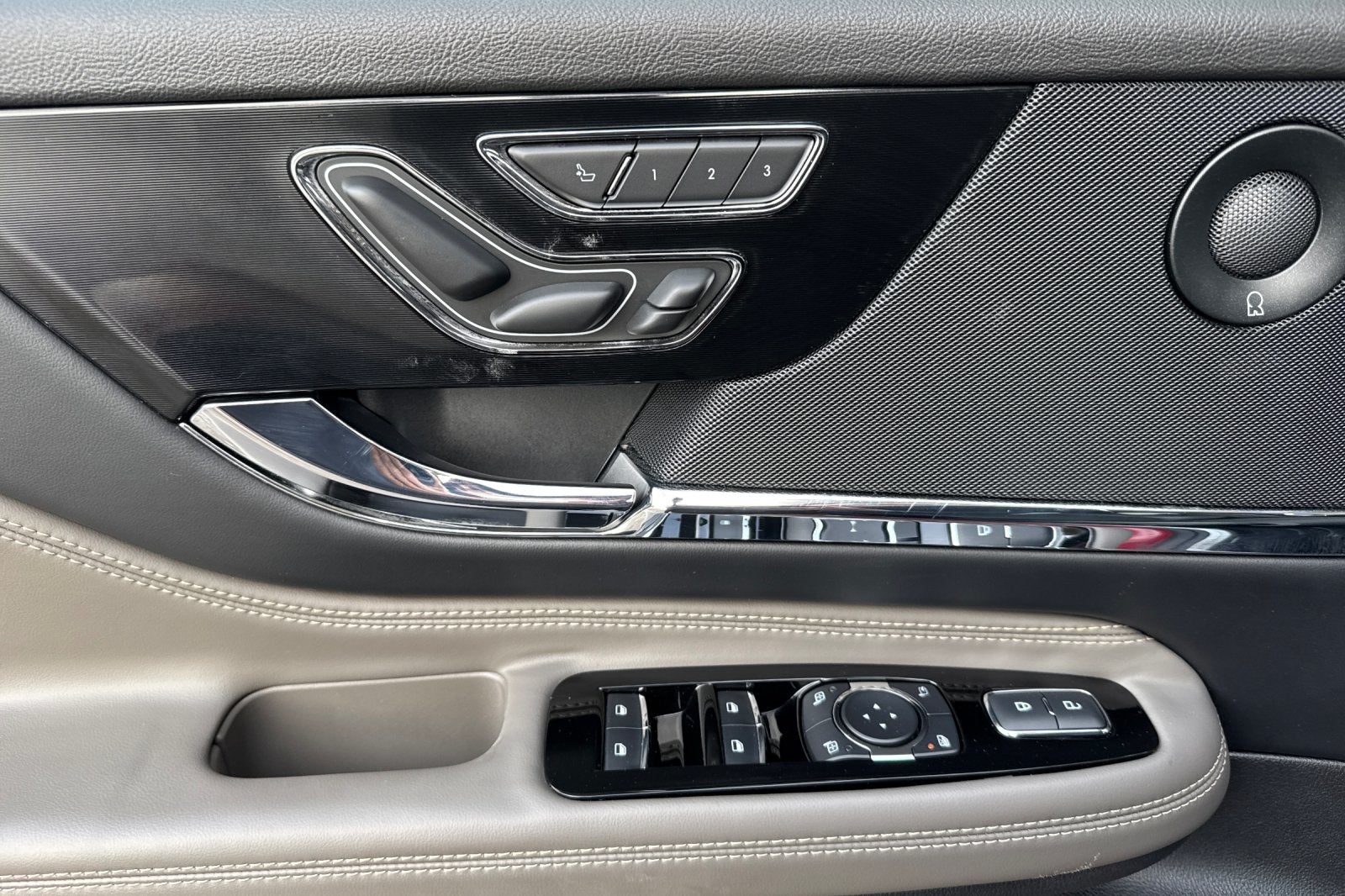 2025 Lincoln Corsair Plug-In Hybrid Grand Touring Equipment Group 302A