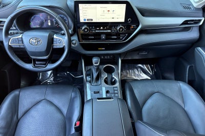 2023 Toyota Highlander Hybrid Platinum