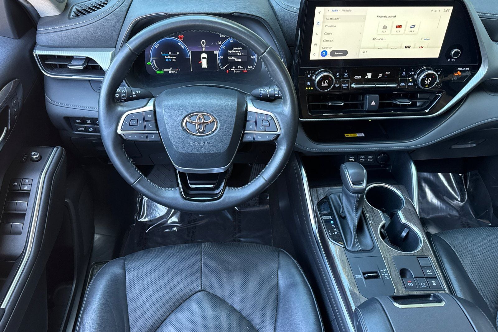 2023 Toyota Highlander Hybrid Platinum