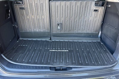 2023 Toyota Highlander Hybrid Platinum