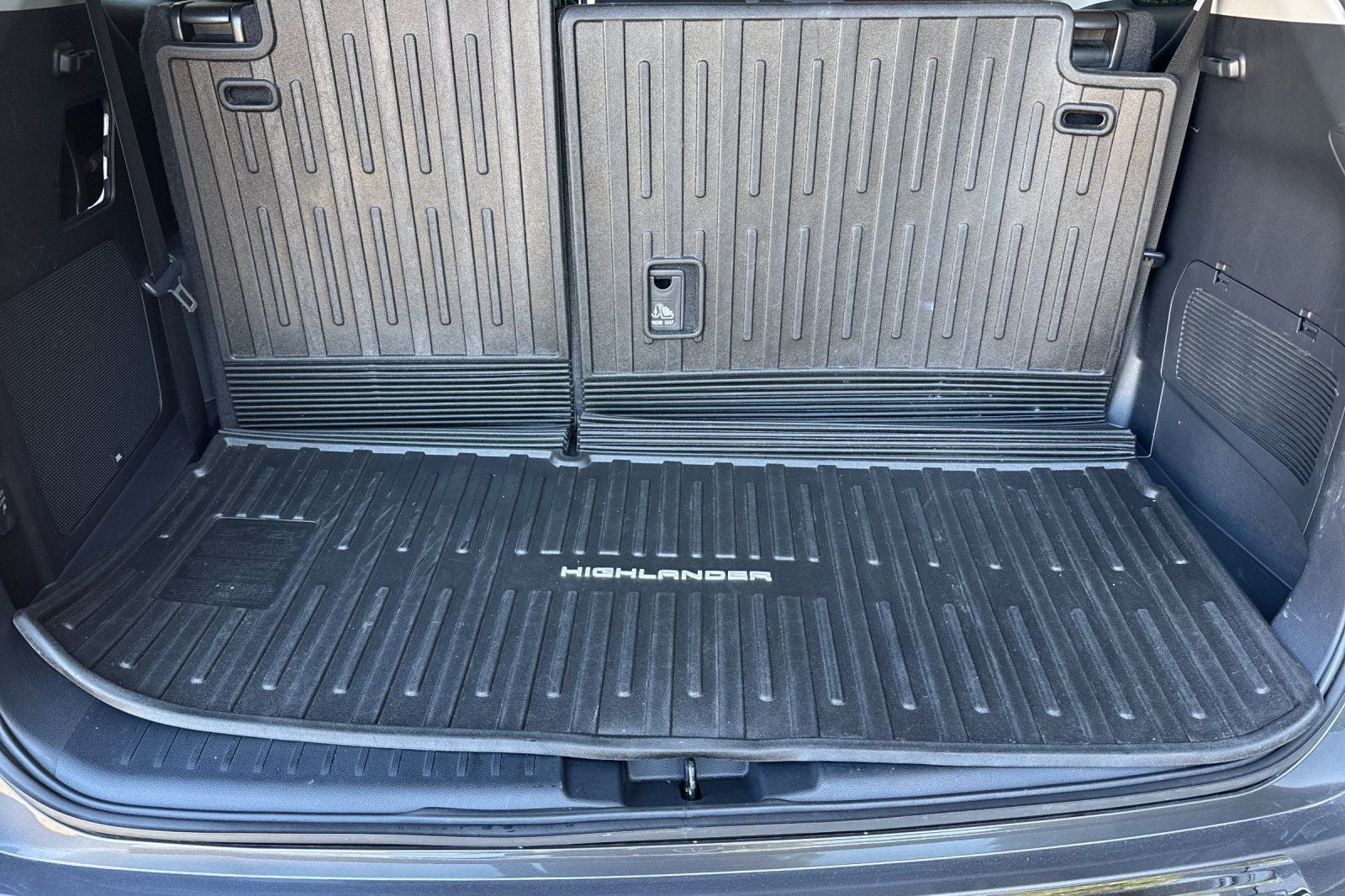 2023 Toyota Highlander Hybrid Platinum