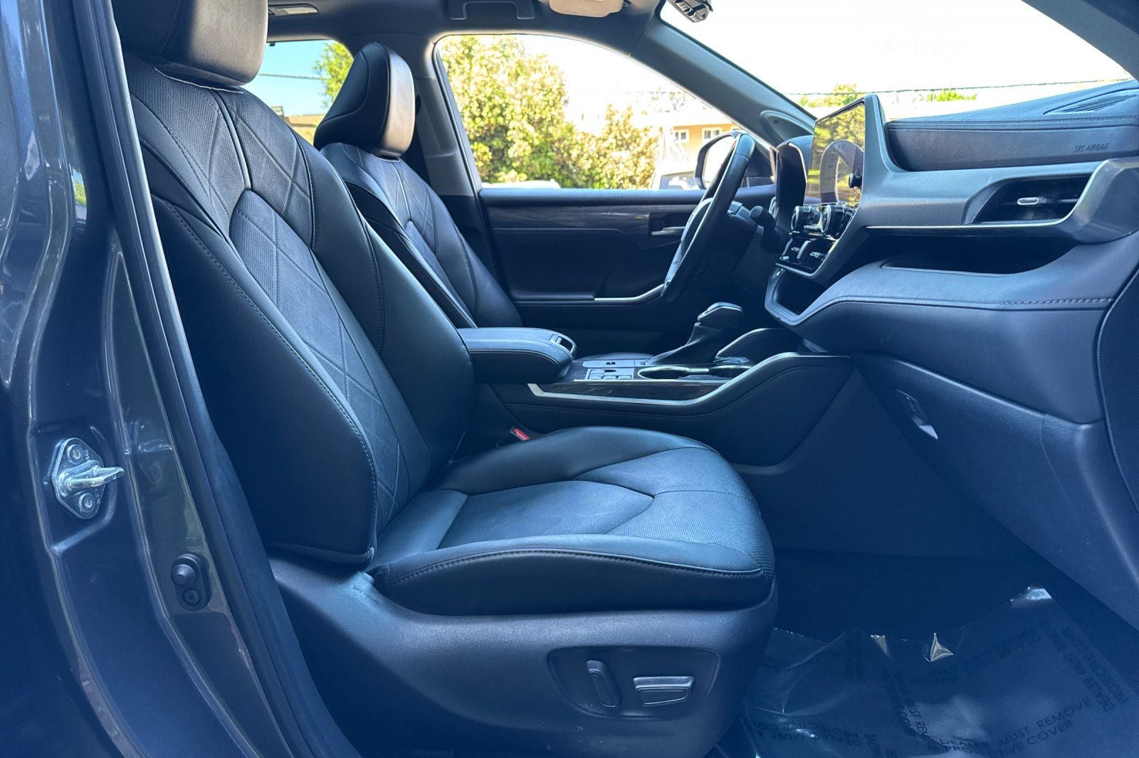 2023 Toyota Highlander Hybrid Platinum