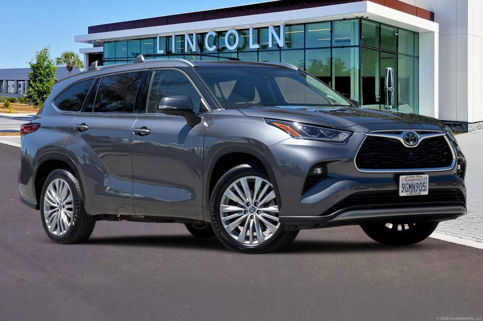 2023 Toyota Highlander Hybrid Platinum