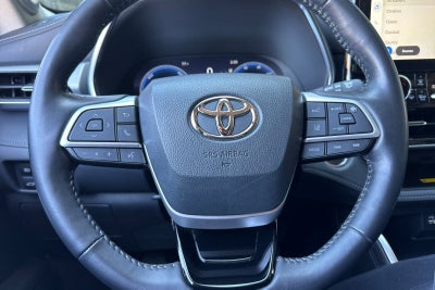 2023 Toyota Highlander Hybrid Platinum