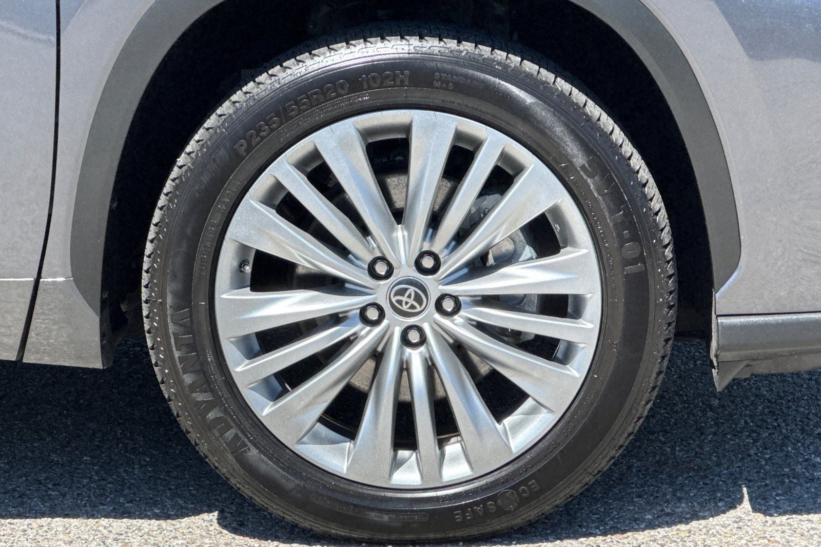 2023 Toyota Highlander Hybrid Platinum