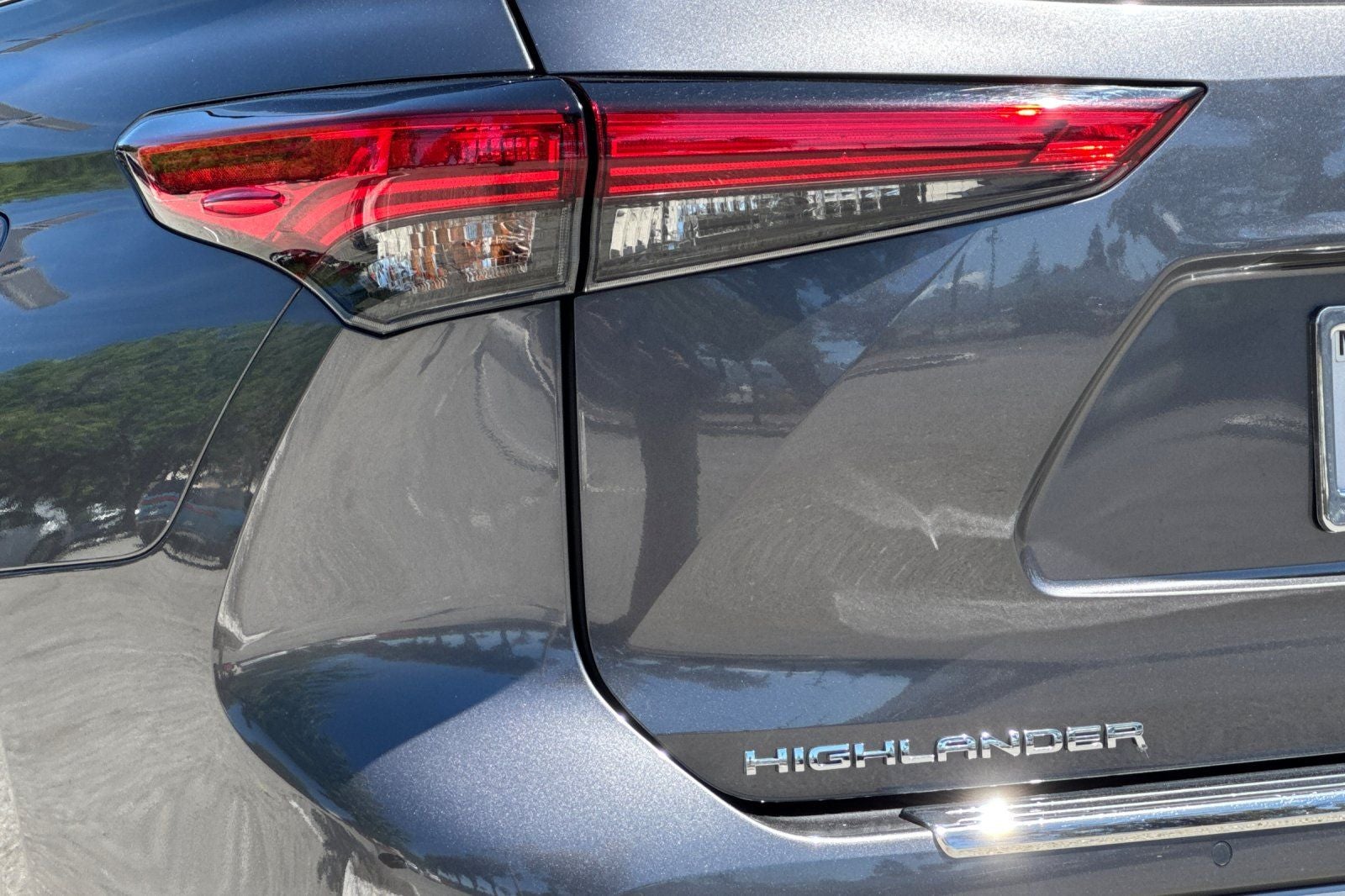 2023 Toyota Highlander Hybrid Platinum