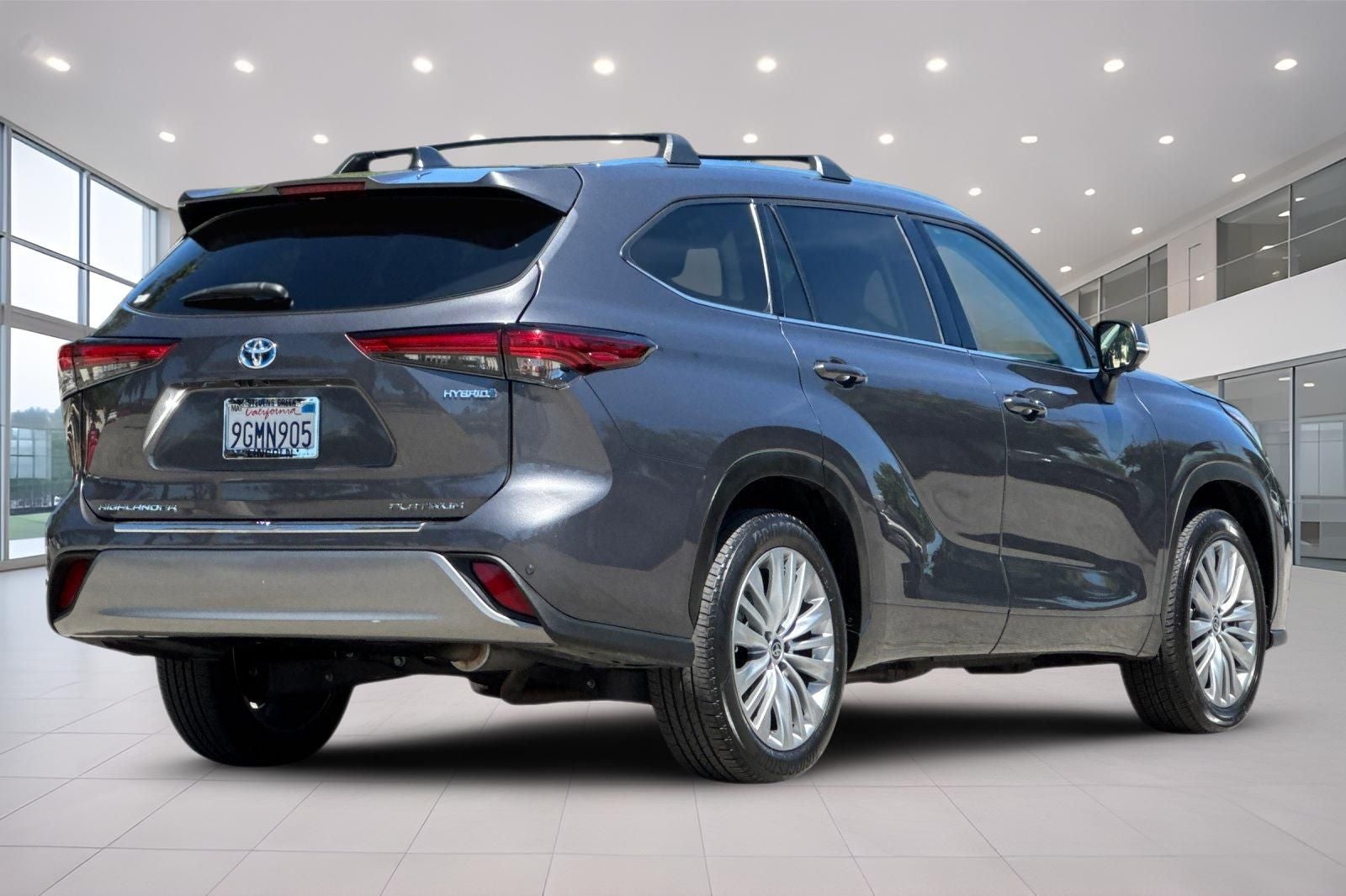 2023 Toyota Highlander Hybrid Platinum