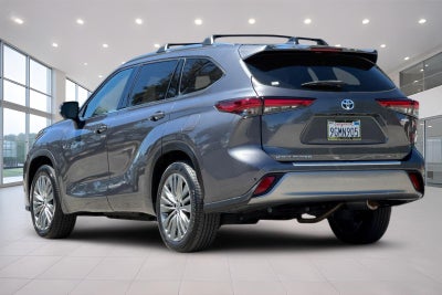2023 Toyota Highlander Hybrid Platinum
