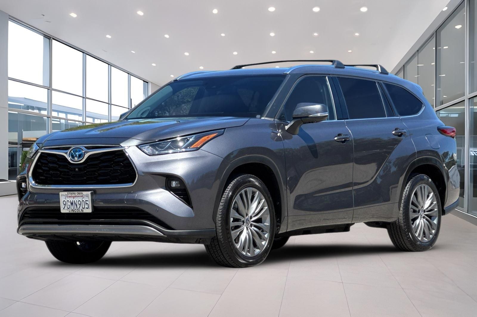 2023 Toyota Highlander Hybrid Platinum