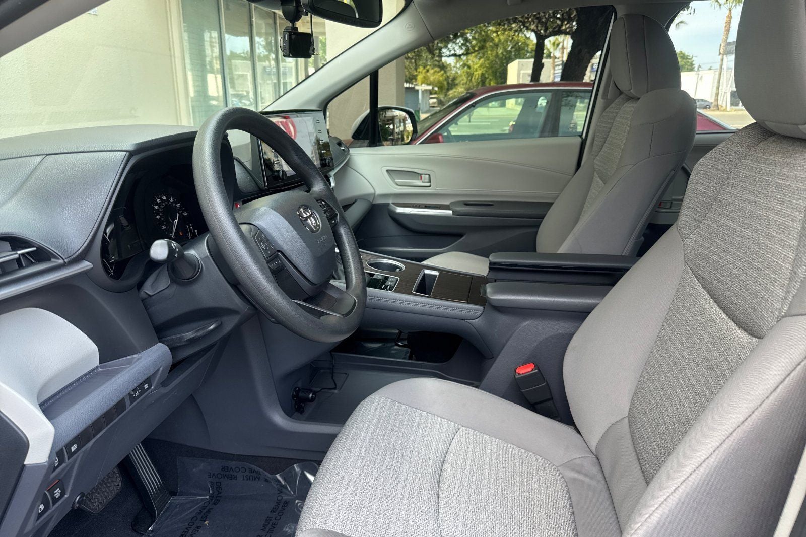 2023 Toyota Sienna LE 8 Passenger