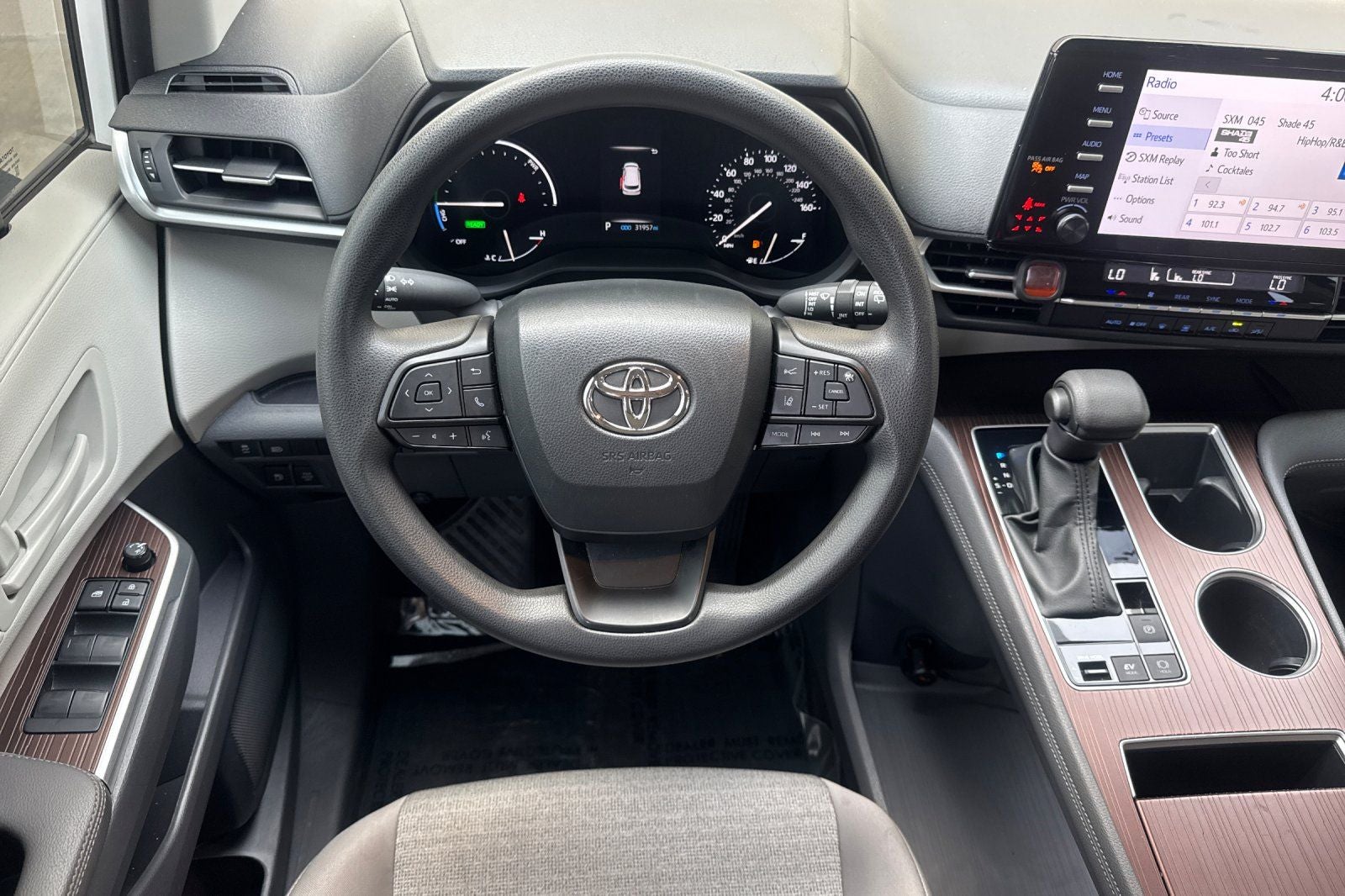 2023 Toyota Sienna LE 8 Passenger