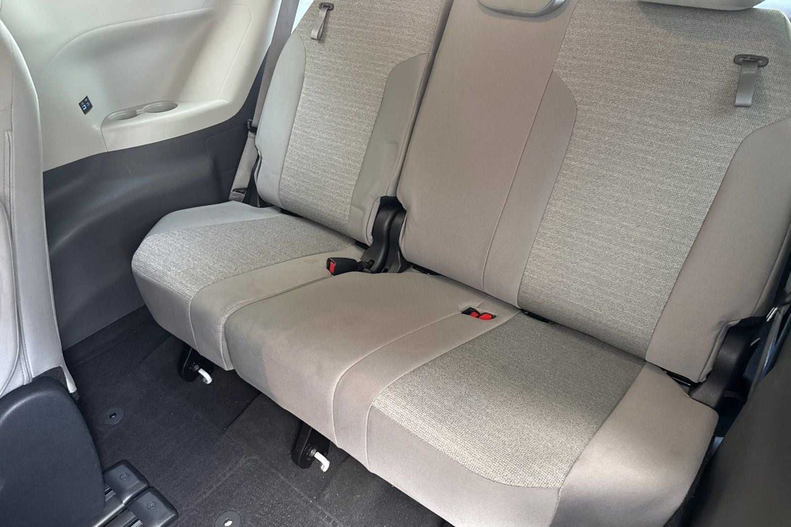 2023 Toyota Sienna LE 8 Passenger