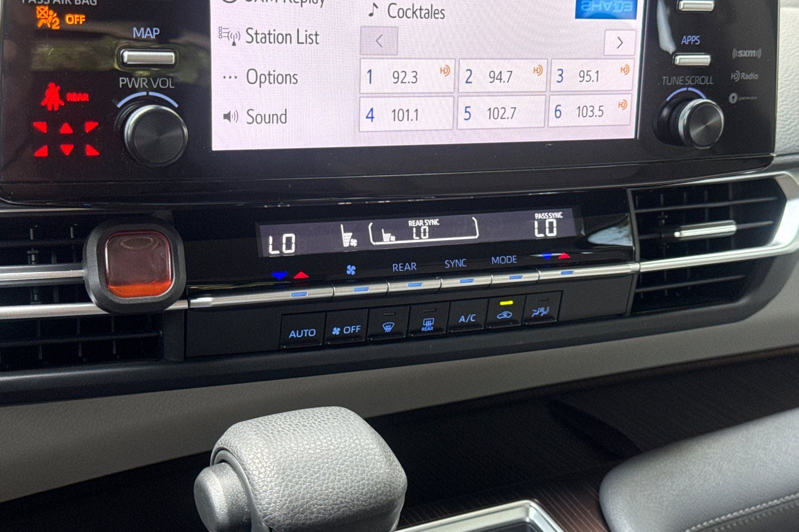 2023 Toyota Sienna LE 8 Passenger