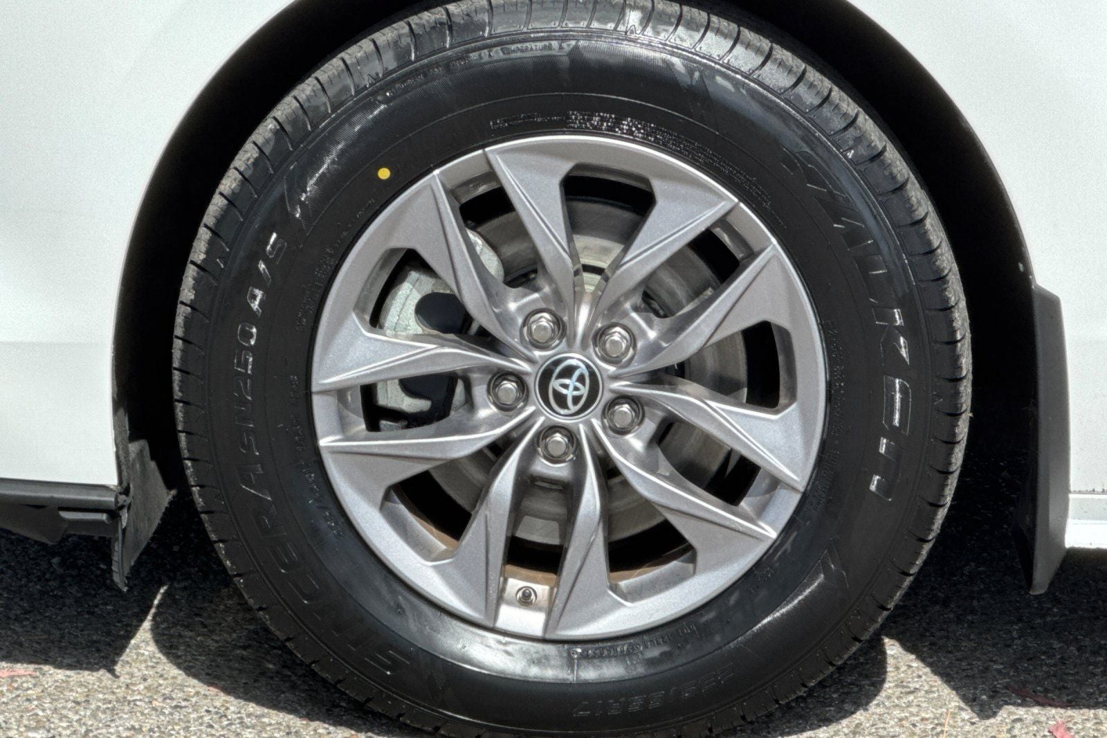 2023 Toyota Sienna LE 8 Passenger
