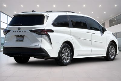 2023 Toyota Sienna LE 8 Passenger