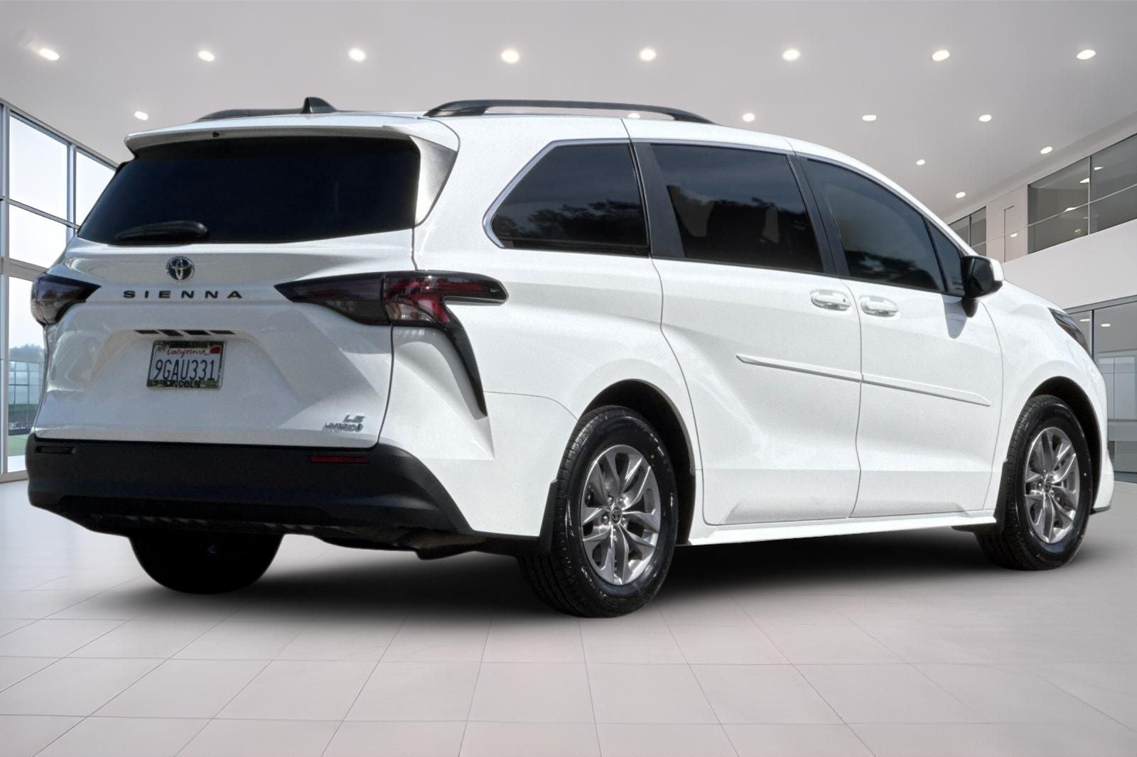 2023 Toyota Sienna LE 8 Passenger