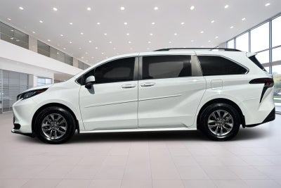 2023 Toyota Sienna LE 8 Passenger