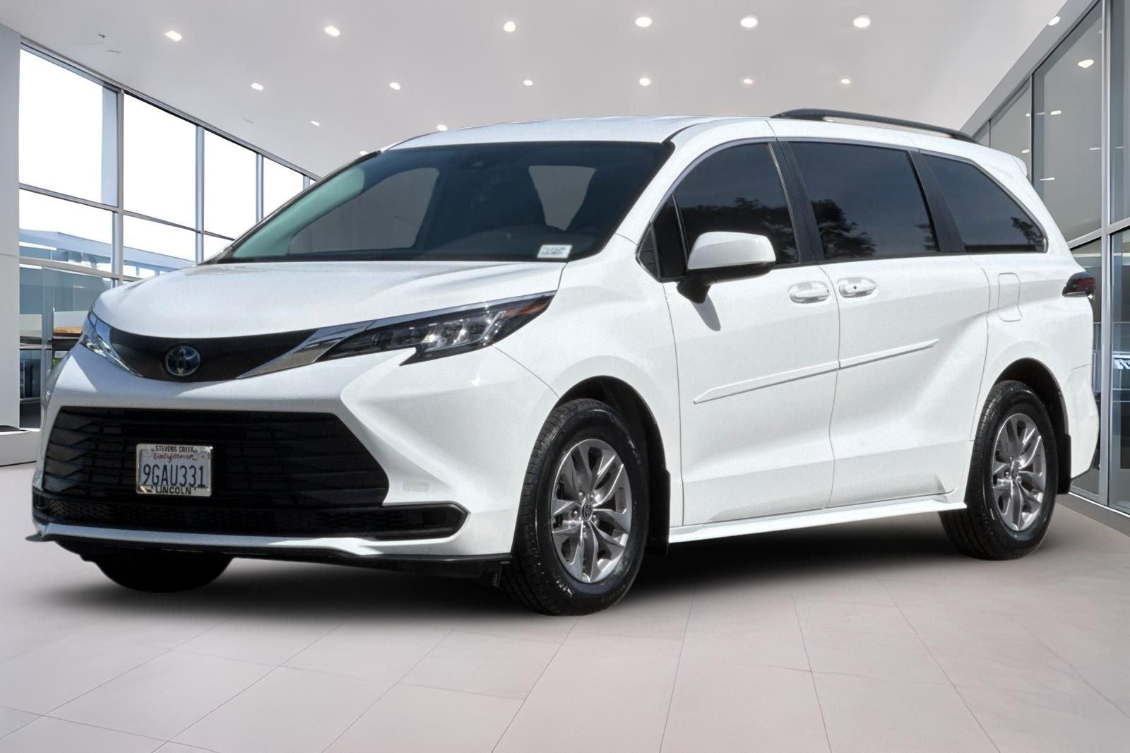 2023 Toyota Sienna LE 8 Passenger