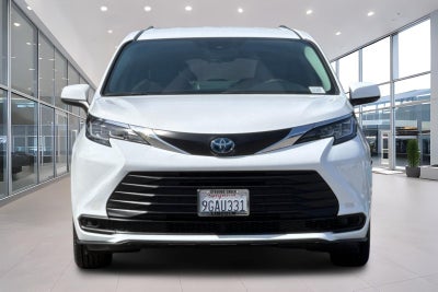 2023 Toyota Sienna LE 8 Passenger