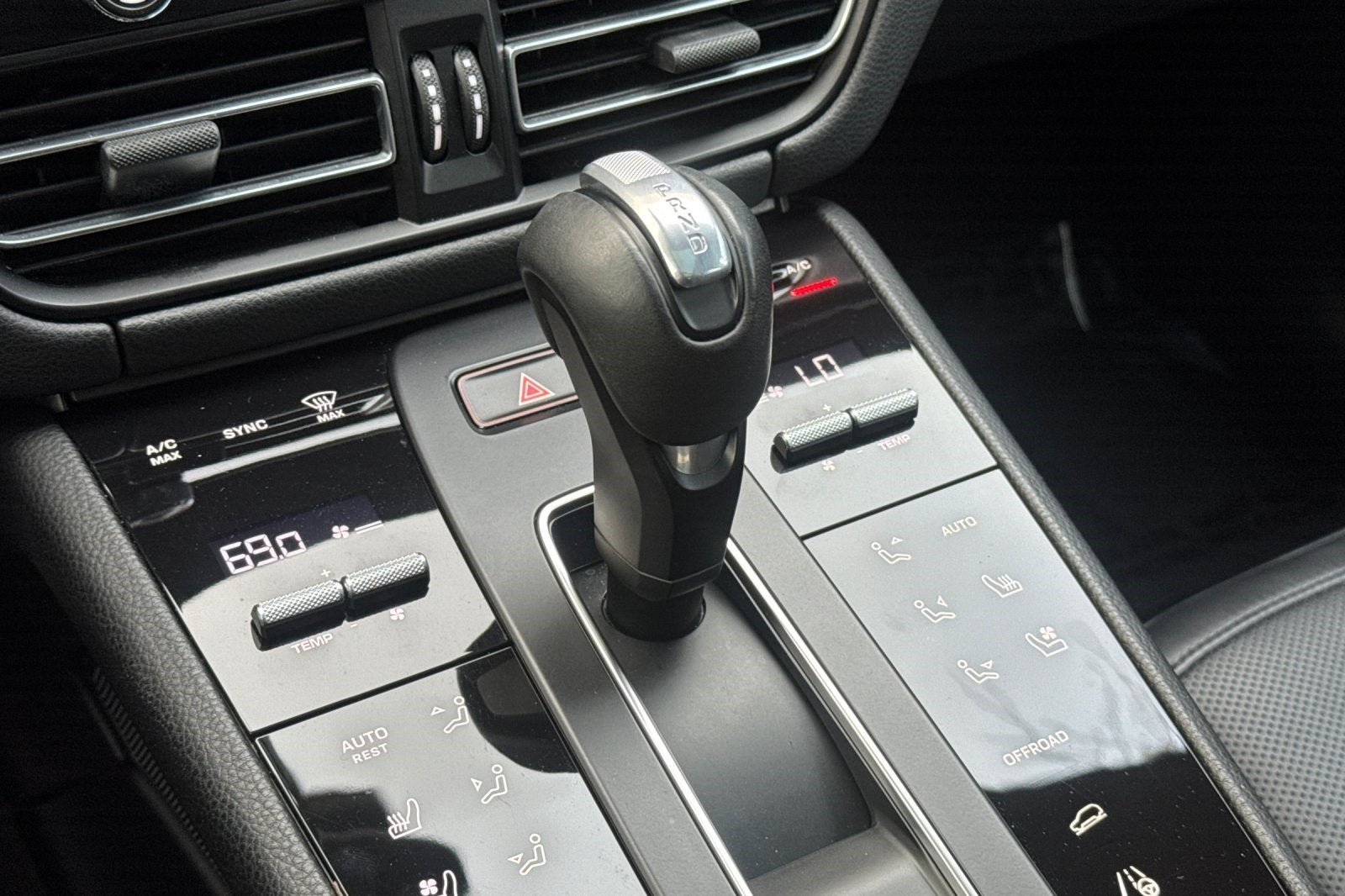 2024 Porsche Macan Base