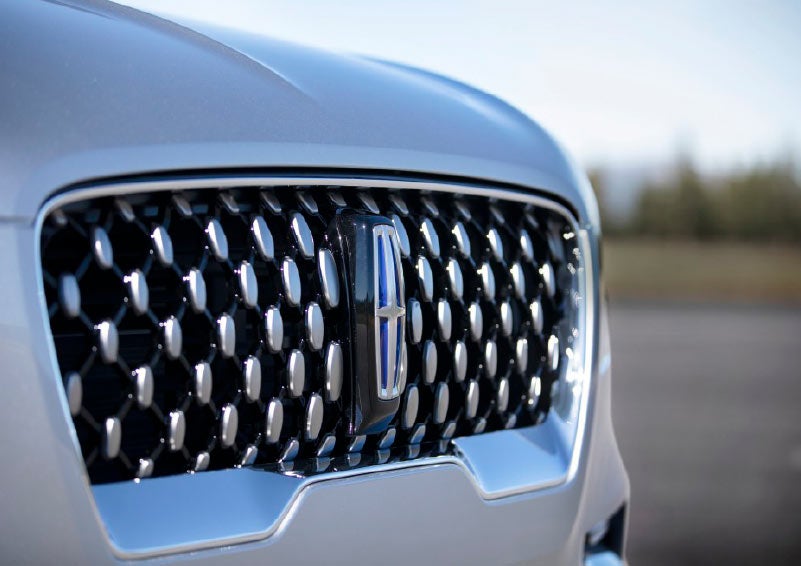 The stunning grille of a Lincoln Aviator Grand Touring® is shown