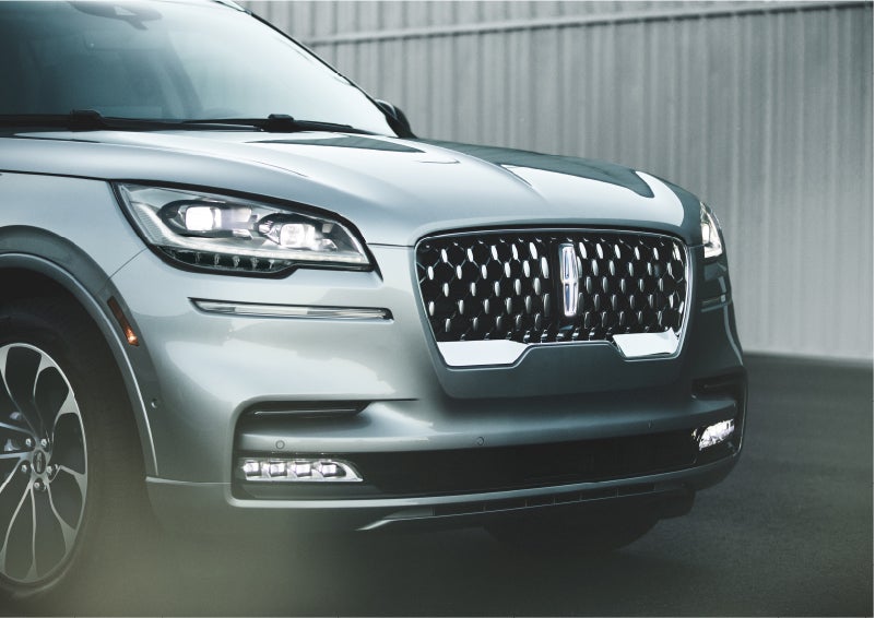 The available adaptive pixel LED headlamps of the 2023 Lincoln Aviator® SUV activated | Stevens Creek Lincoln in San Jose CA
