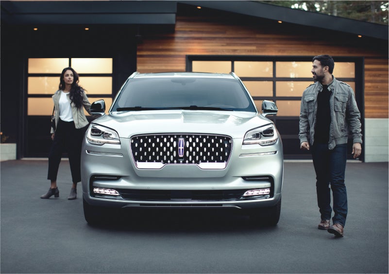 The sparkling grille of the 2023 Lincoln Aviator® Grand Touring model | Stevens Creek Lincoln in San Jose CA
