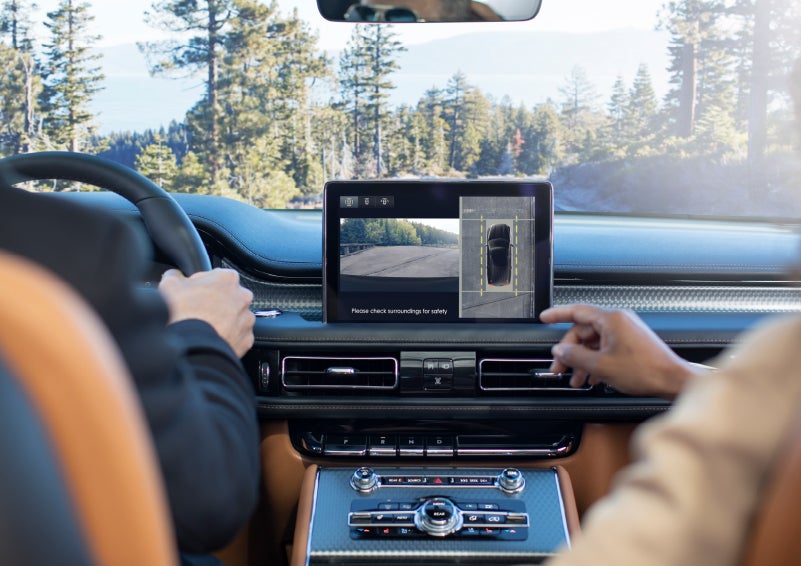 The available 360-Degree Camera shows a bird's-eye view of a Lincoln Aviator® SUV | Stevens Creek Lincoln in San Jose CA