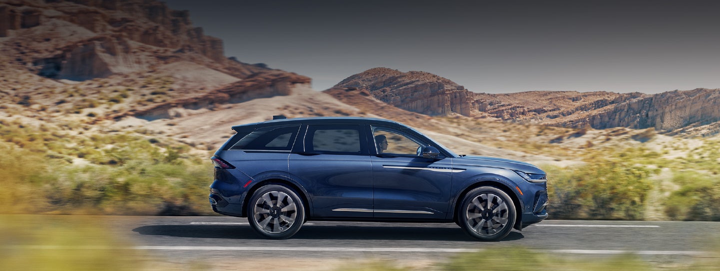 A 2024 Lincoln Nautilus® SUV is being driven in a desert setting. | Stevens Creek Lincoln in San Jose CA