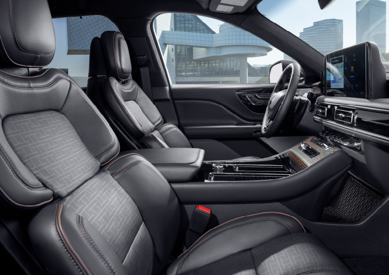 The interior of the 2025 Lincoln Aviator® SUV is shown with sleek black accents. | Stevens Creek Lincoln in San Jose CA