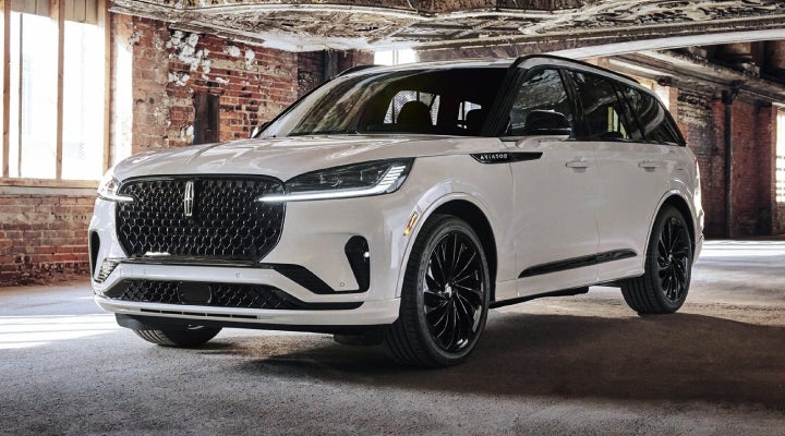 A 2026 Lincoln Aviator® SUV is shown with the available Jet Appearance Package. | Stevens Creek Lincoln in San Jose CA